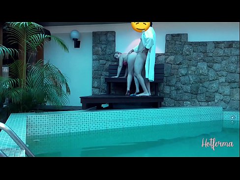 ❤️ Šef poziva sobaricu na bazen, ali nije mogao odoljeti vrućini ☑ Kvalitetna pornografija kod nas